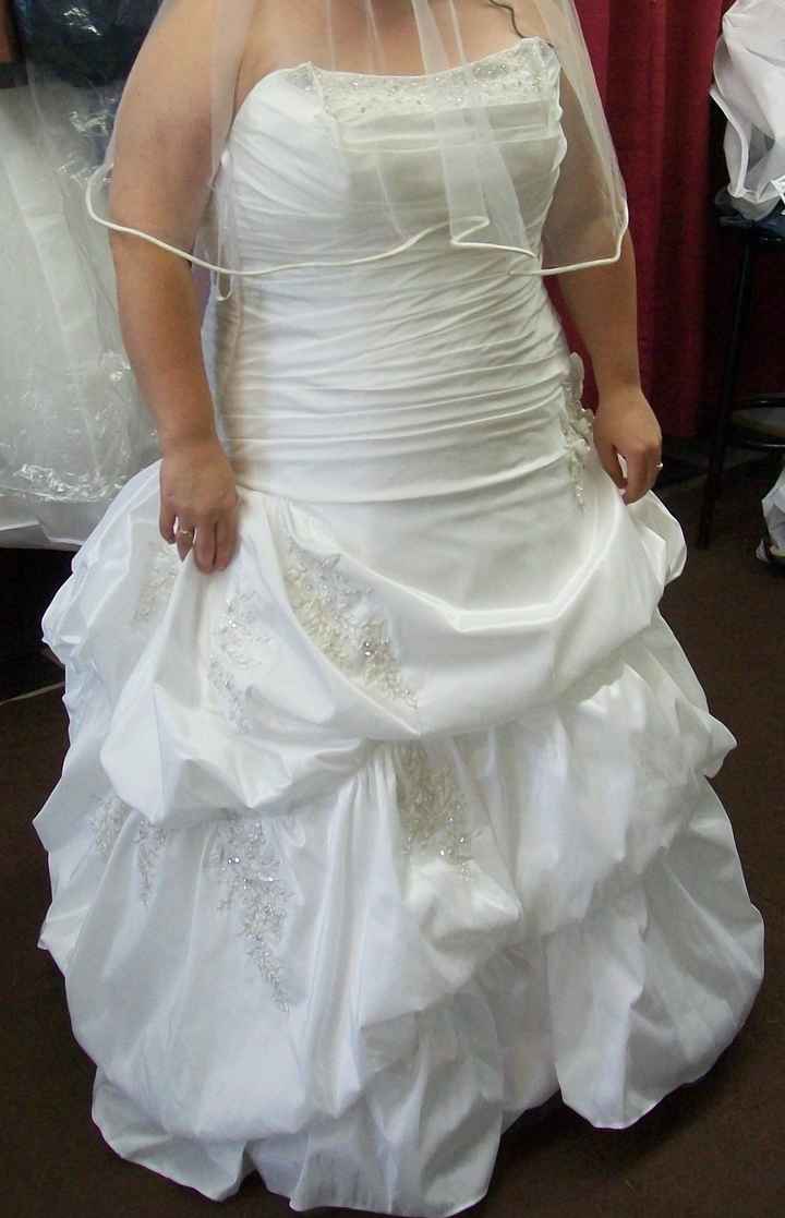 Short brides, show me your wedding dresses