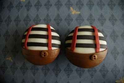 Let them eat cake!!  Show me your cakes!