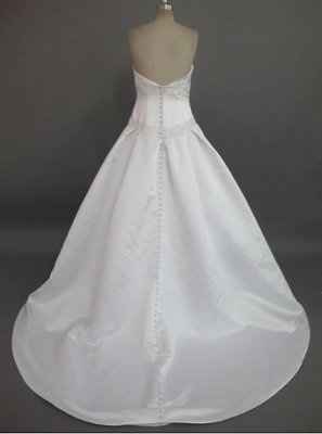 Has anyone bought a replica wedding dress online? From DHGate.com?