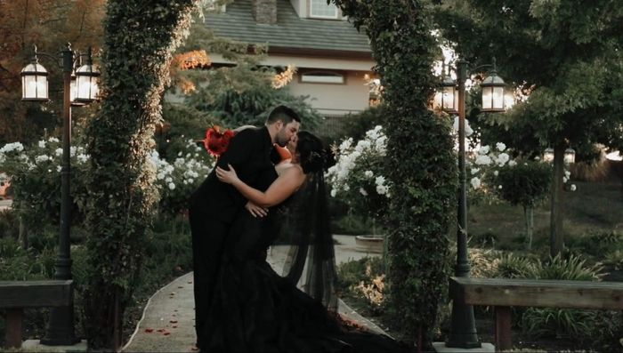 What's your favorite part of your wedding dress? 😍 2