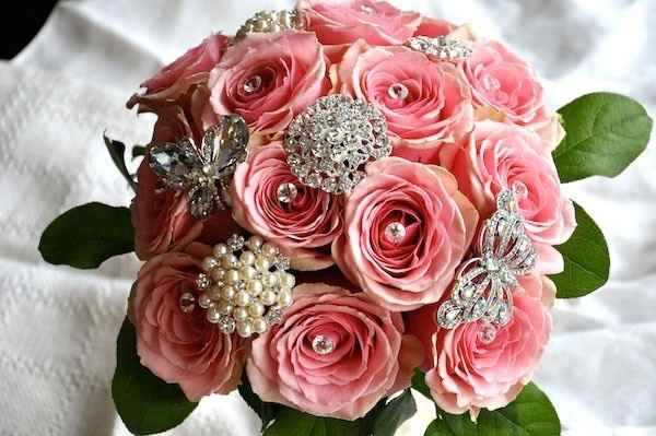 Brooches For Bouquet As An Accent