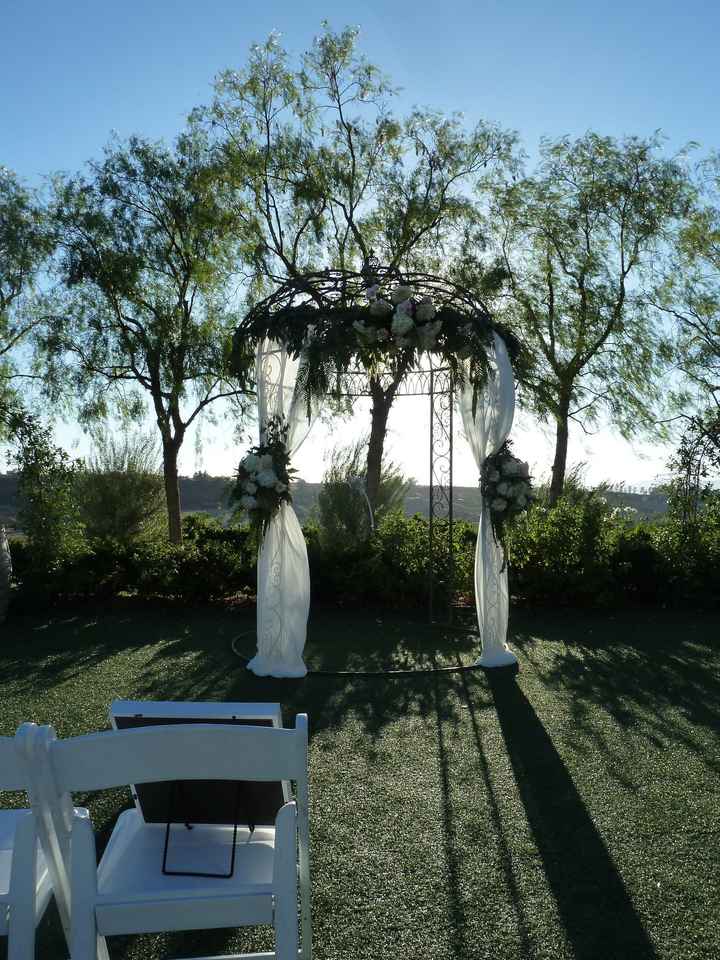 Aisle decor help needed!!! @Centerpiece maybe?