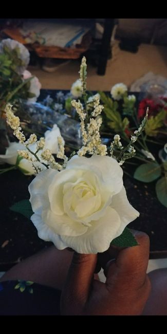 Boquets an corsages and boutannaires is anyone Diying? - 5