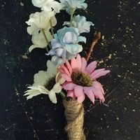 Boquets an corsages and boutannaires is anyone Diying? - 2
