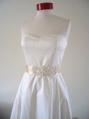 Lace veil with taffeta dress?