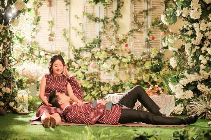 Drop an Engagement Pic with your Date & venue location 8