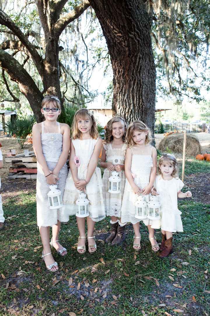 It's been a while. Here are pictures from my DIY wedding.