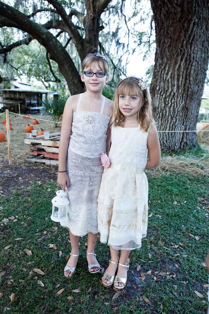 It's been a while. Here are pictures from my DIY wedding.