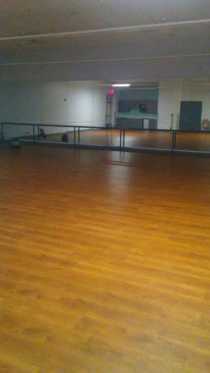 How to decorate my Banquet Hall without putting decorations on the wall?