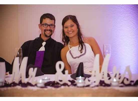 Sweetheart Table: Mr & Mrs Sign