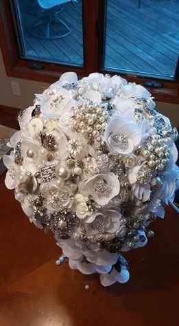 DIY - Brooch Bouquet with silk roses