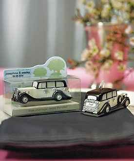 What are you giving away as FAVORS for your wedding???