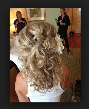 It's Friday! Let's see some wedding day hair choices!