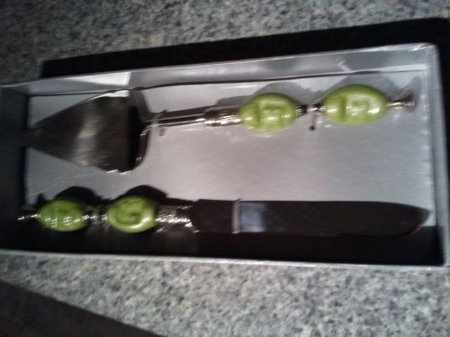 Toasting Flutes and Cake Cutting Set..?