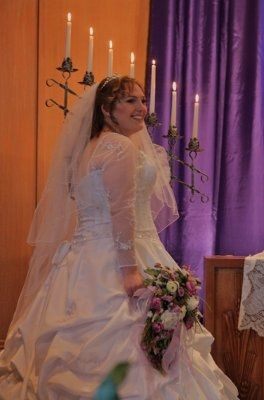 I'm now a 'wife with a baby bump' PICS!!