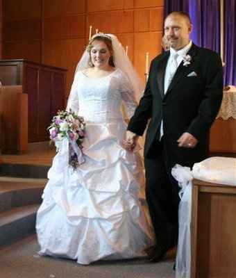 I'm now a 'wife with a baby bump' PICS!!