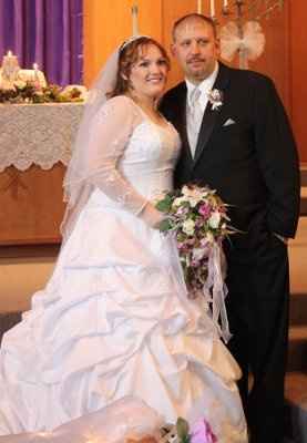 I'm now a 'wife with a baby bump' PICS!!