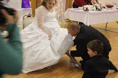 I'm now a 'wife with a baby bump' PICS!!