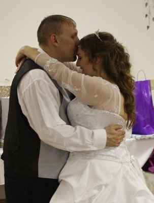 I'm now a 'wife with a baby bump' PICS!!