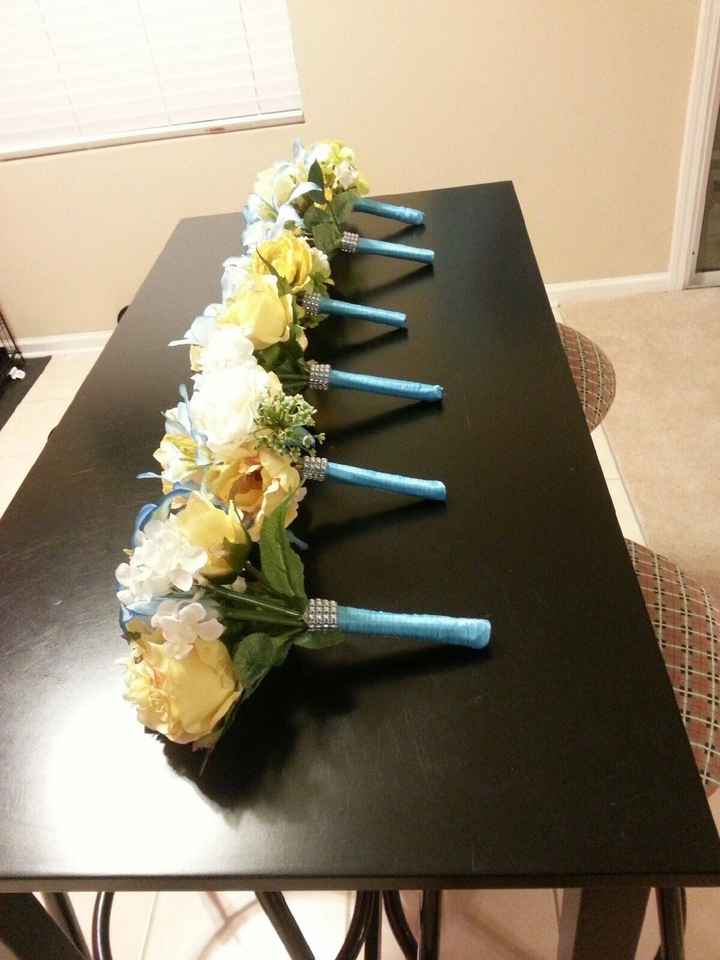 Finally posting pics of the bridesmaids bouquets :)