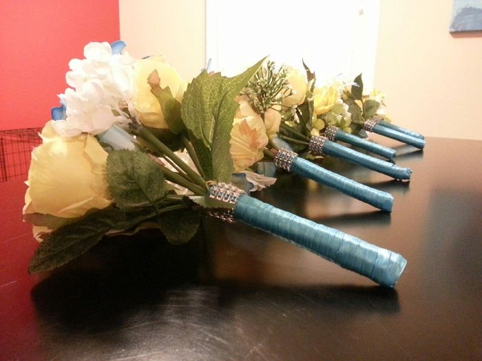 Finally posting pics of the bridesmaids bouquets :)