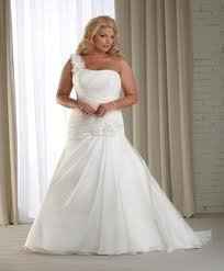 Plus size brides~ What style dresses work best?