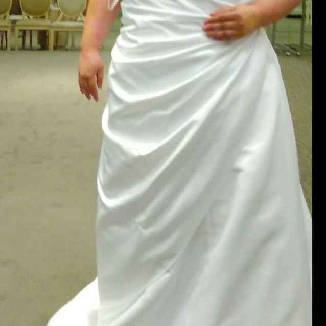 Calling plus size brides, show me your Dress