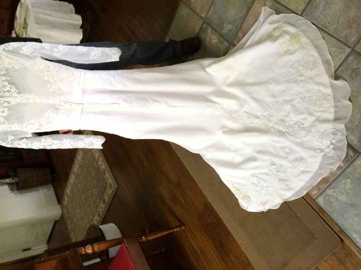 Has anyone bought a replica wedding dress online? From DHGate.com?