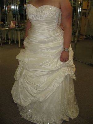 post your wedding  dress pic thanks.