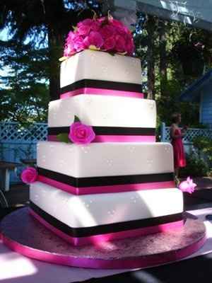 Show me your wedding cake.