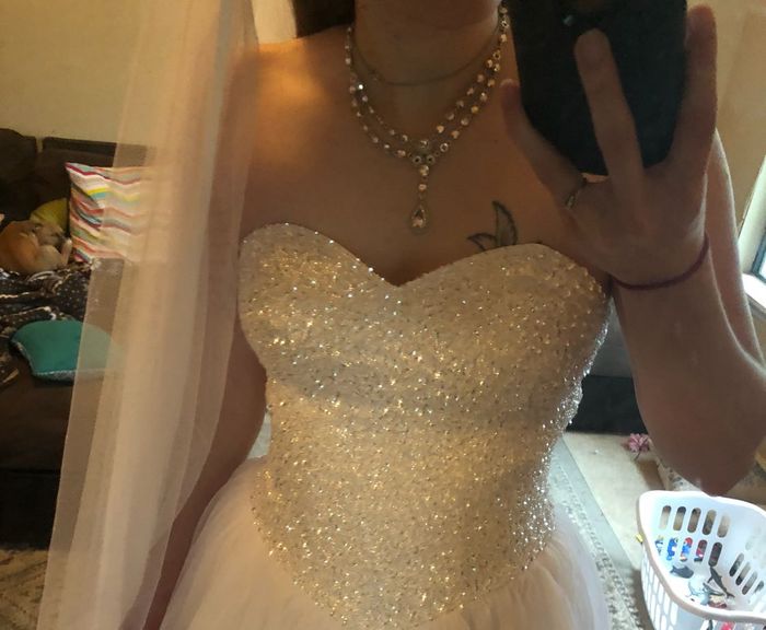 Jewelry and head pieces. - 1
