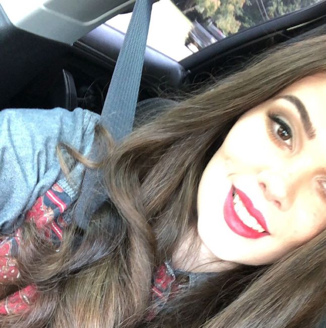 Pucker up!  What color lipstick? 💋 - 1