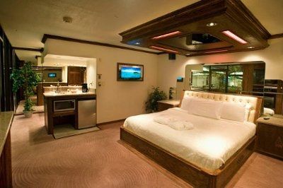 I want to see your honeymoon hotel!