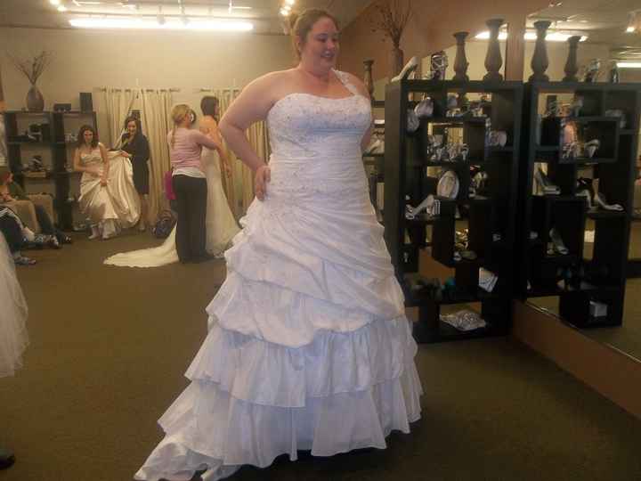 Plus sized brides - show off your dress!
