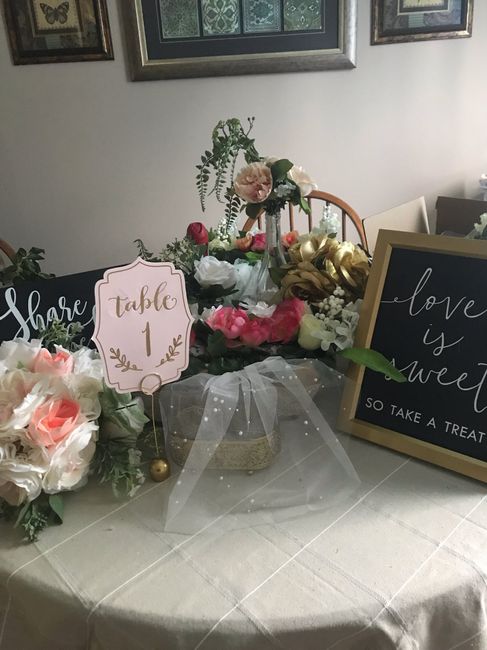 Light and Romantic Brunch Decor