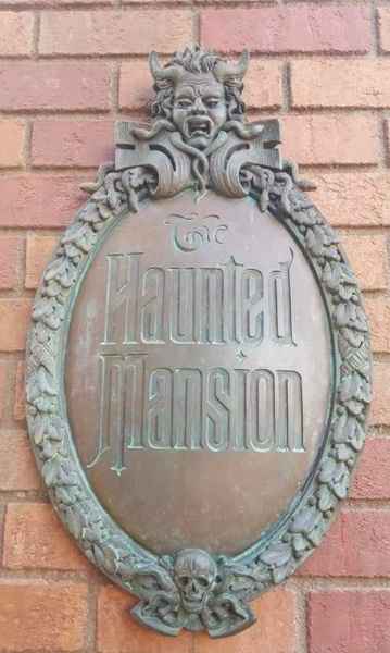 plaque outside the ride 