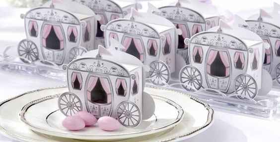 Carriage favor boxes