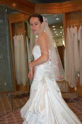 accesorize/dress up the bride