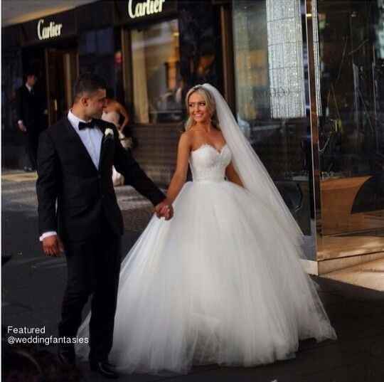 Desperately in need of a high quality replica wedding dress!