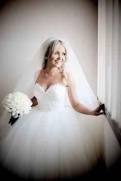 Desperately in need of a high quality replica wedding dress!