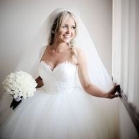 Desperately in need of a high quality replica wedding dress!