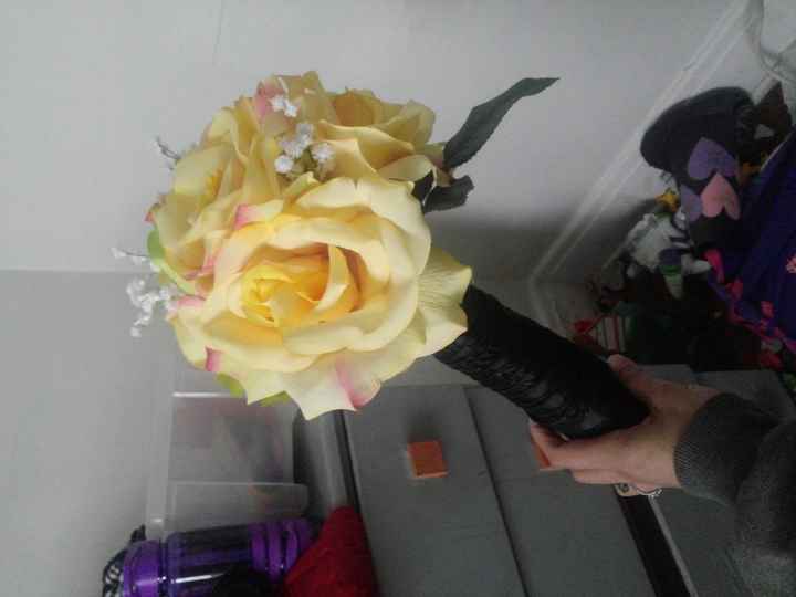 Fake flowers for the bouquet