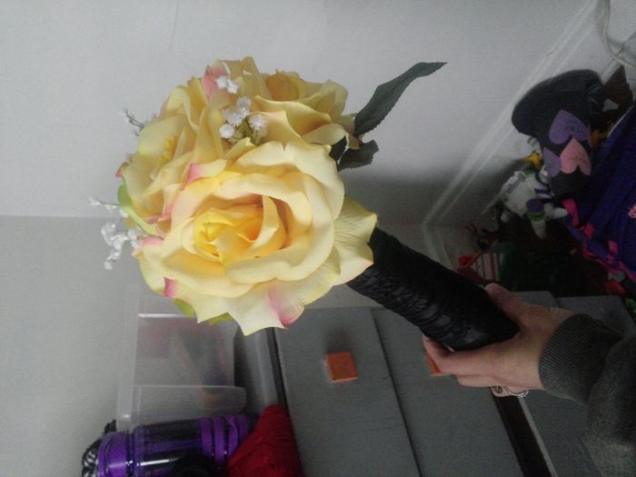 Fake flowers for the bouquet