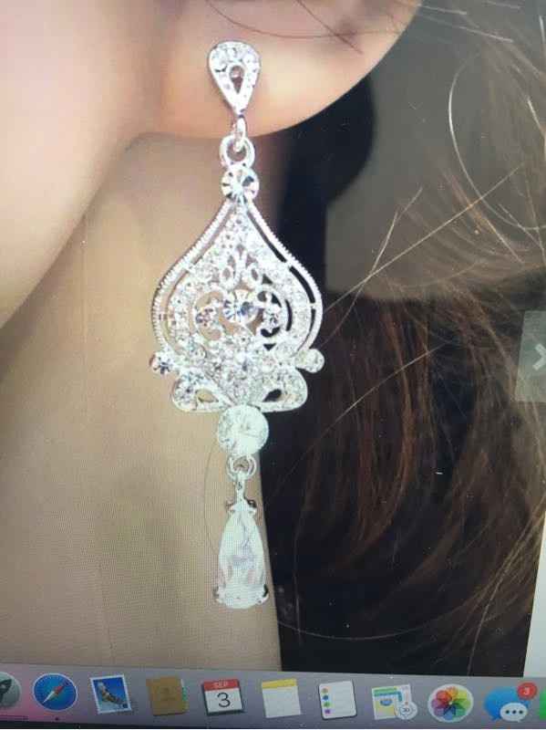 Poll: Which earrings?