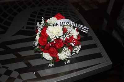 DIY hanging kissing ball for ceremony isle