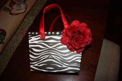 another DIY project.. tell me what you think "Pics" Flower girl baskets
