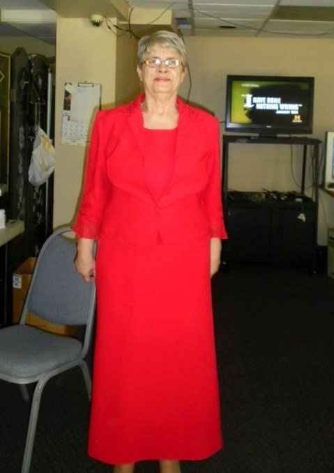 My mom's outift, help us pick between the two! PICS