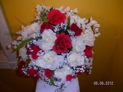 Update on my flower arrangment, thank you ladies for your help.  Linda check it out!