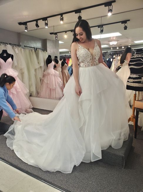 Would love to see your dresses!! 7