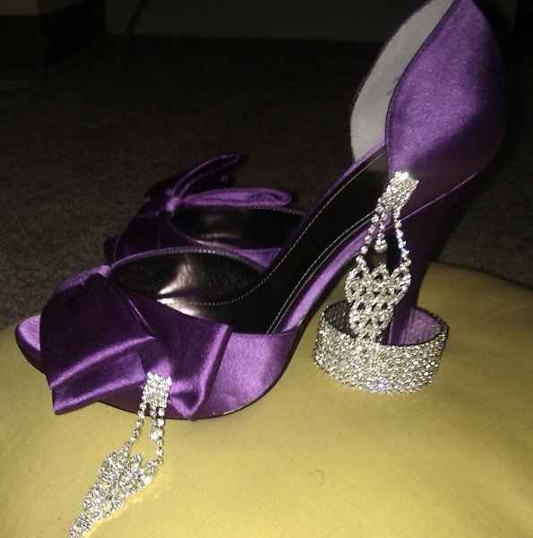 Show me your dress and your accessories!